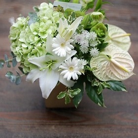 お供えアレンジ　4000円（税別）