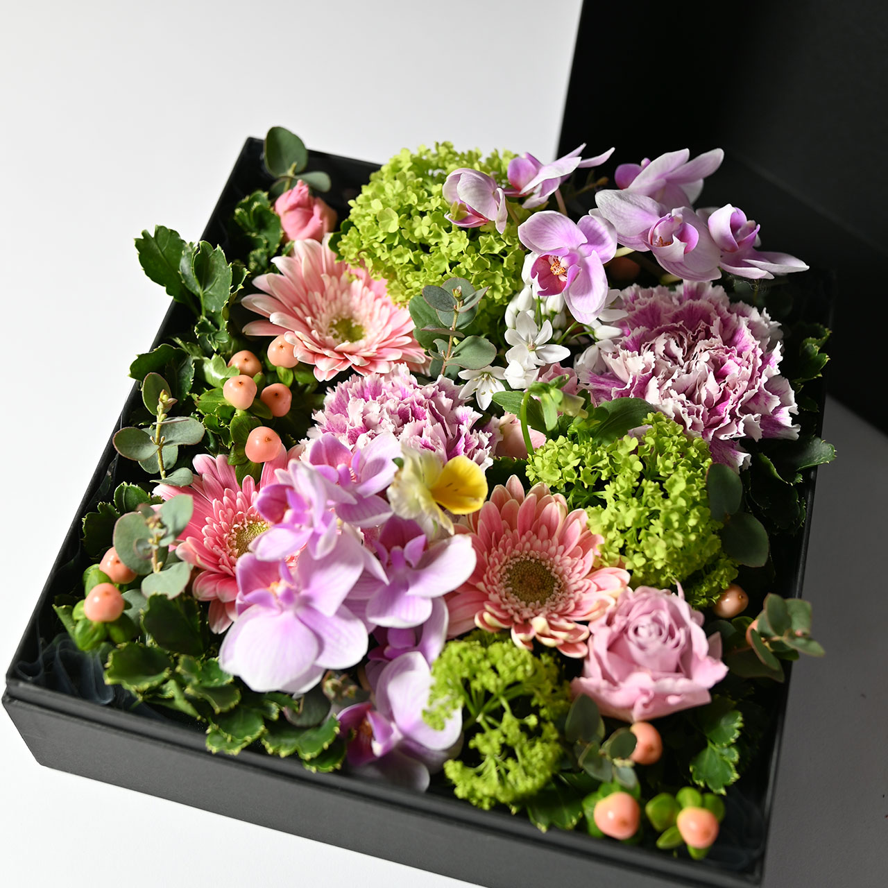 ボックスフラワーを贈る – 季節の花 花心(Kashin)